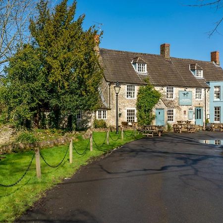 The Horse And Groom Inn Malmesbury Exterior foto