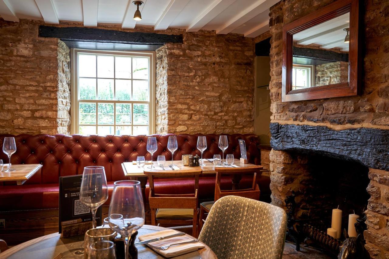 The Horse And Groom Inn Malmesbury Exterior foto